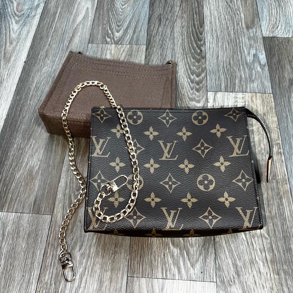 Authentic LOUIS VUITTON Monogram Toiletry Pouch 19.